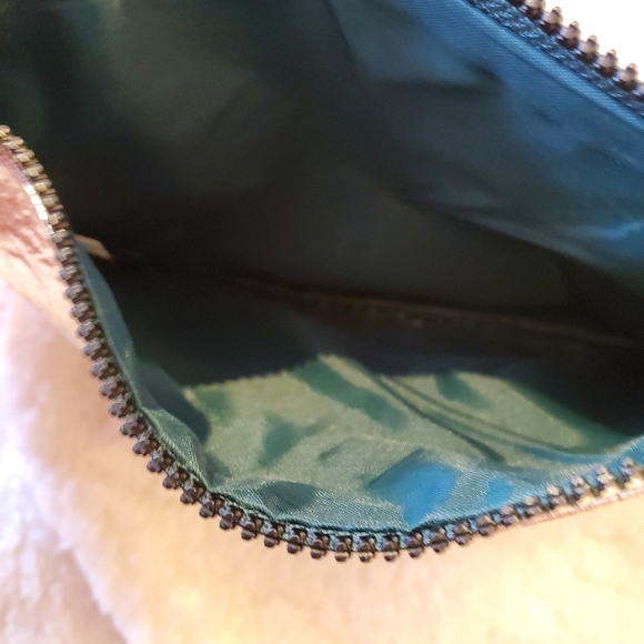 NEW Ipsy Silver December 2019 Metallic Glambag Makeup Bag NWOT - Picture 6 of 6